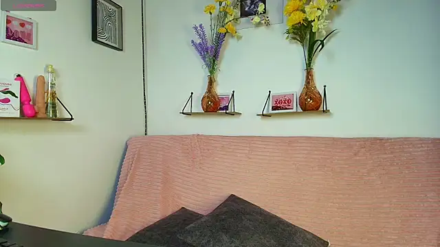 emycarver09 online show from September 2025 12:00:02 PM