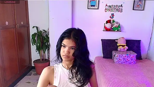 emycarver09 online show from December 2025 11:49:02 AM