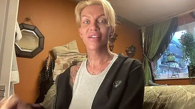 Snapshot of xl_uk_top_trans chatting on September 2025 08:14:02 AM xl uk top trans online show from September 2025 08:14:02 AM