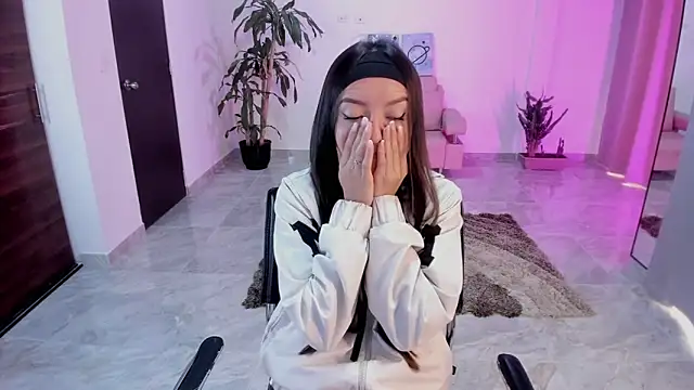 bella fox 1 online show from November 2025 02:43:02 PM