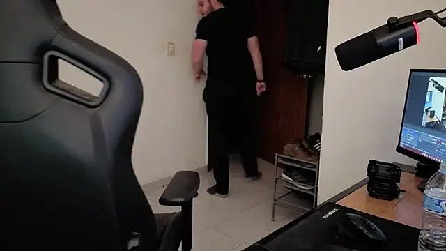 Snapshot of Paul00474 chatting on November 2025 04:50:02 AM Paul00474 online show from November 2025 04:50:02 AM