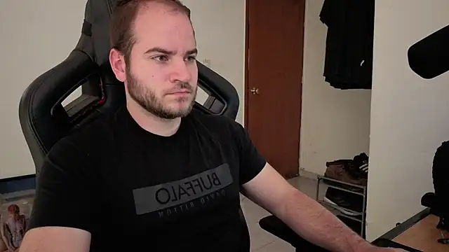 Snapshot of Paul00474 chatting on November 2025 10:24:02 PM Paul00474 online show from November 2025 10:24:02 PM