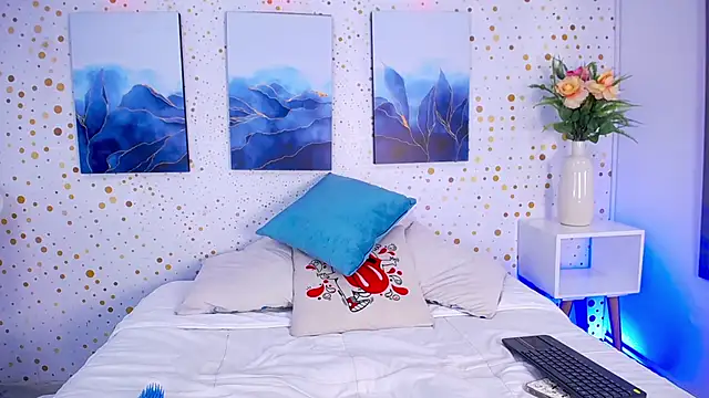 Emily Vaughan online show from November 2025 03:32:01 AM