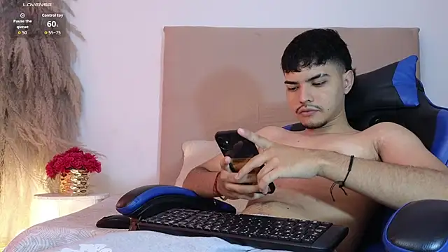 Snapshot of Snowlann chatting on November 2025 11:49:02 AM Snowlann online show from November 2025 11:49:02 AM