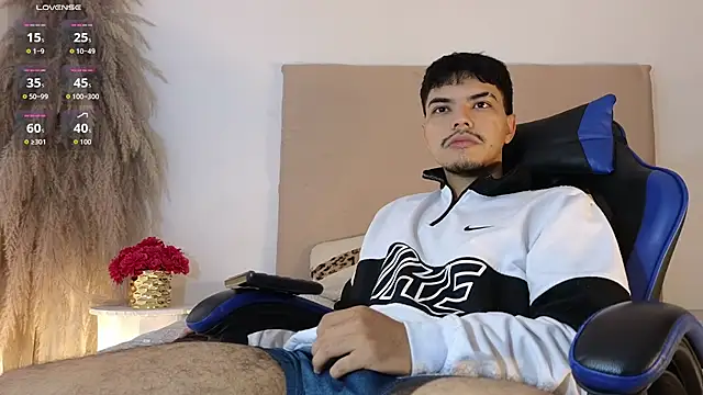 Snapshot of Snowlann chatting on November 2025 12:59:03 PM Snowlann online show from November 2025 12:59:03 PM