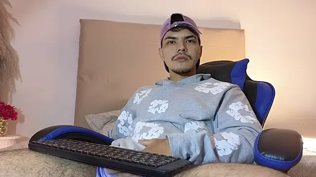 Snapshot of Snowlann chatting on November 2025 02:14:02 AM Snowlann online show from November 2025 02:14:02 AM