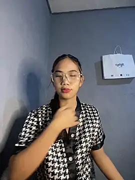 Snapshot of Shy_SexyLady chatting on May 2026 11:53:02 AM Shy SexyLady online show from May 2026 11:53:02 AM