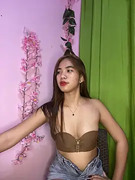 Snapshot of Shy_SexyLady chatting on February 2026 01:30:01 PM Shy SexyLady online show from February 2026 01:30:01 PM