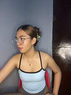 Snapshot of Shy_SexyLady chatting on April 2026 05:30:01 PM Shy SexyLady online show from April 2026 05:30:01 PM