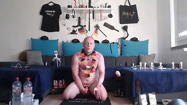 Snapshot of Sklave-Sille chatting on June 2026 05:08:01 PM Sklave-Sille online show from June 2026 05:08:01 PM