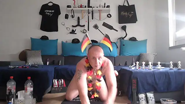 Snapshot of Sklave-Sille chatting on June 2026 05:10:02 PM Sklave-Sille online show from June 2026 05:10:02 PM