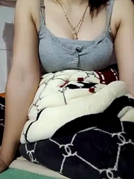 LucyyLy online show from November 2025 12:27:02 PM