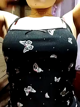 LucyyLy online show from November 2025 11:30:01 PM