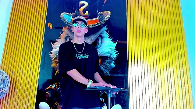 Snapshot of Dante_Brown1_ chatting on October 2025 09:37:01 PM Dante Brown1 online show from October 2025 09:37:01 PM