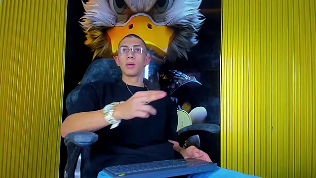 Snapshot of Dante_Brown1_ chatting on November 2025 10:32:01 PM Dante Brown1 online show from November 2025 10:32:01 PM