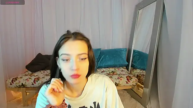 Snapshot of Belle_Wa1ker chatting on November 2025 01:06:01 AM Belle Wa1ker online show from November 2025 01:06:01 AM