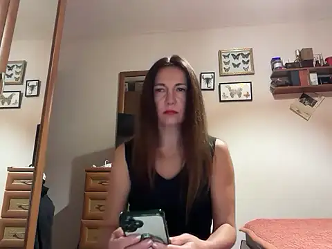 Snapshot of Cyreluna chatting on November 2025 06:23:01 PM Cyreluna online show from November 2025 06:23:01 PM