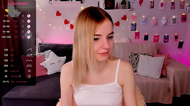 Snapshot of LillianShine chatting on February 2026 02:31:02 AM LillianShine online show from February 2026 02:31:02 AM