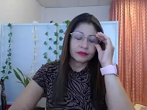 Manuela lara  online show from October 2025 04:26:02 PM
