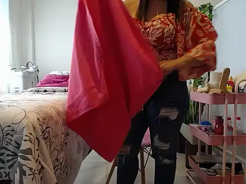 Manuela lara  online show from September 2025 01:17:02 PM