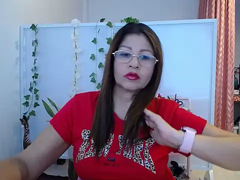 Manuela lara  online show from October 2025 02:16:02 PM