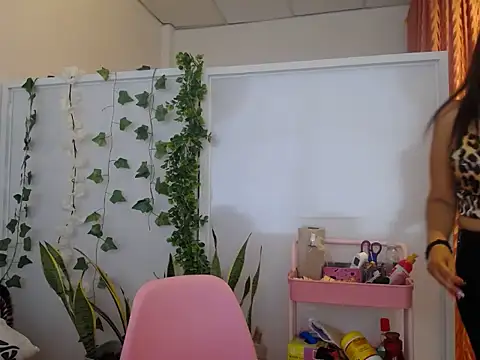 Manuela lara  online show from September 2025 02:34:02 PM
