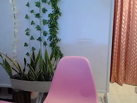 Manuela lara  online show from October 2025 04:19:01 PM