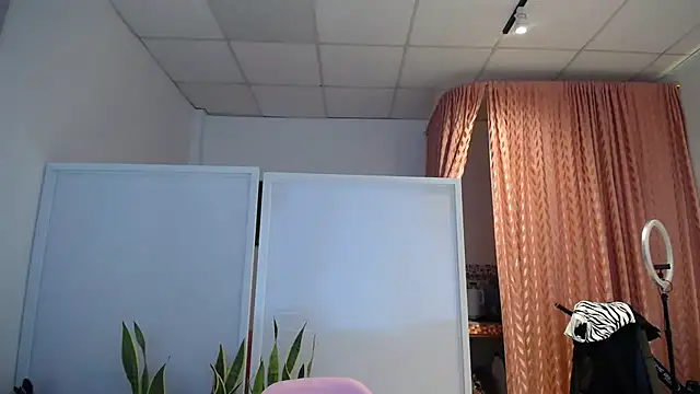 Manuela lara  online show from November 2025 03:34:01 PM