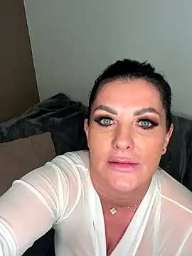 Nola Luxx-offiziell online show from November 2025 06:30:01 PM