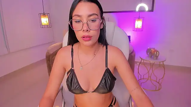 amara foxx online show from July 2026 07:03:01 PM