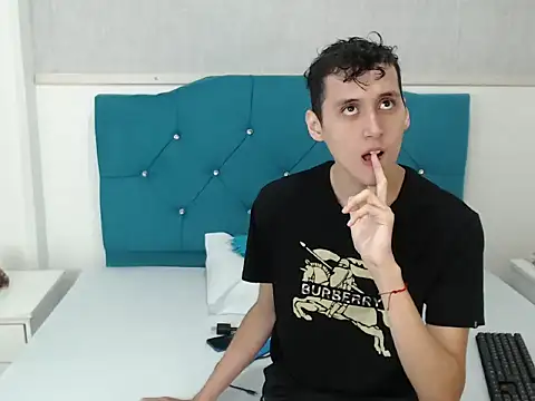 Snapshot of LuigiMarchetti chatting on November 2025 07:47:01 PM LuigiMarchetti online show from November 2025 07:47:01 PM