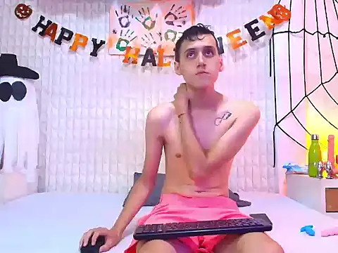 Snapshot of LuigiMarchetti chatting on October 2025 08:52:01 PM LuigiMarchetti online show from October 2025 08:52:01 PM