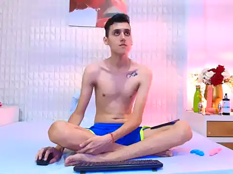 Snapshot of LuigiMarchetti chatting on November 2025 07:39:01 PM LuigiMarchetti online show from November 2025 07:39:01 PM