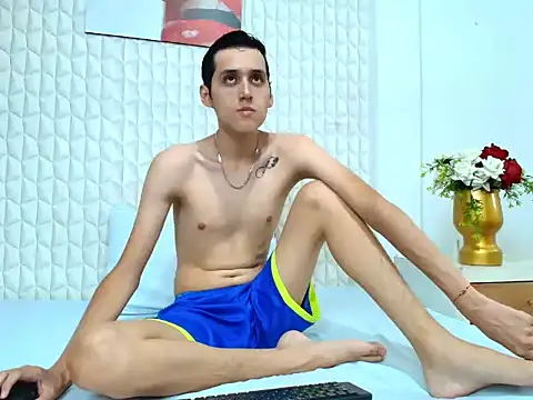 LuigiMarchetti online show from October 2025 07:37:01 PM