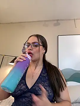 Tayler Kim online show from February 2026 06:43:02 PM