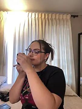 Tayler Kim online show from April 2026 06:25:02 PM