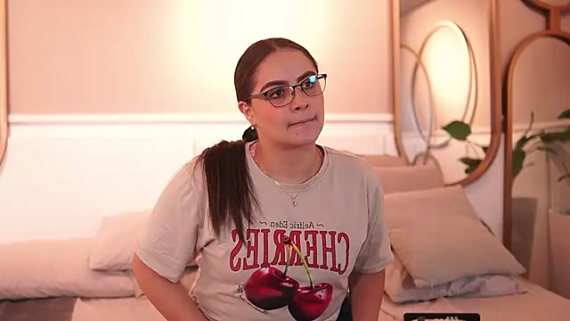 Tayler Kim online show from January 2026 06:33:01 PM