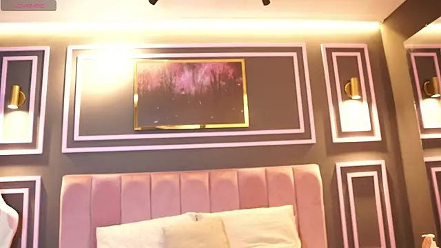 Tayler Kim online show from November 2025 04:22:02 PM