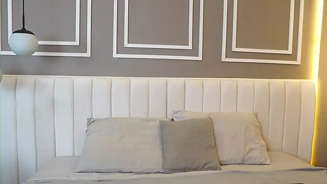 Tayler Kim online show from November 2025 08:12:01 PM