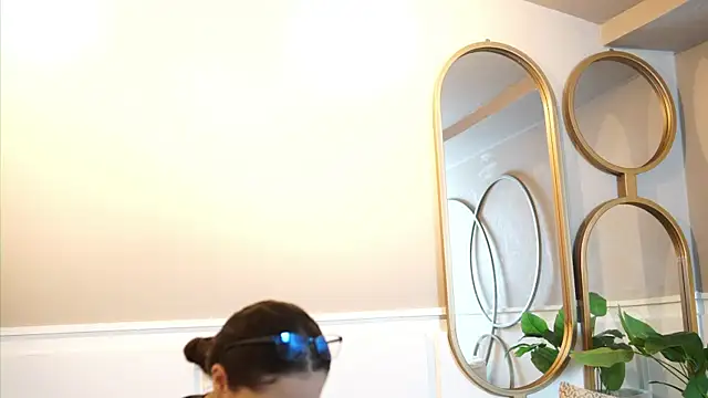 Tayler Kim online show from September 2025 12:27:02 PM