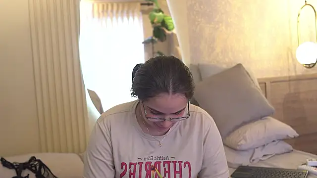 Tayler Kim online show from January 2026 06:34:01 PM