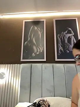 Tayler Kim online show from December 2025 06:36:02 PM