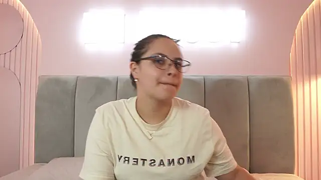 Tayler Kim online show from January 2026 08:07:01 PM