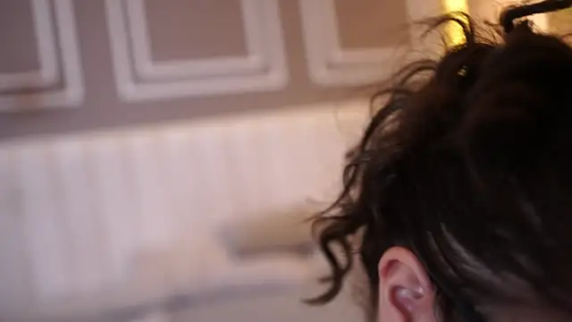 Tayler Kim online show from November 2025 06:44:02 PM