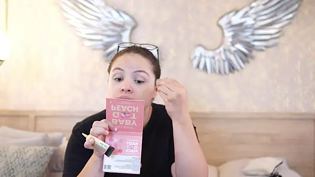 Tayler Kim online show from December 2025 04:39:02 PM