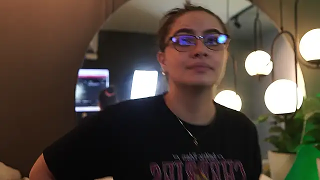 Tayler Kim online show from February 2026 06:29:02 PM