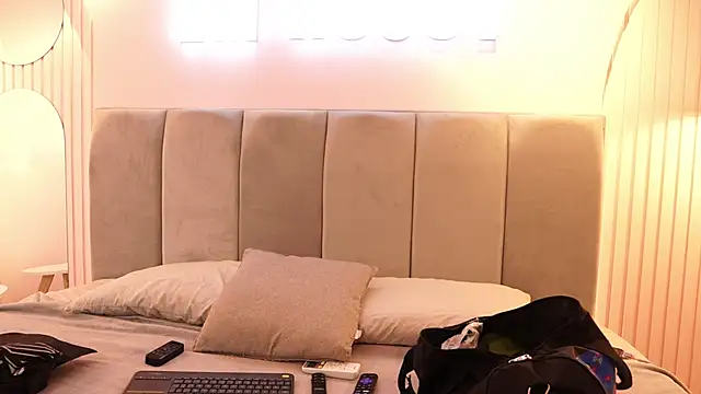 Tayler Kim online show from November 2025 04:01:02 PM