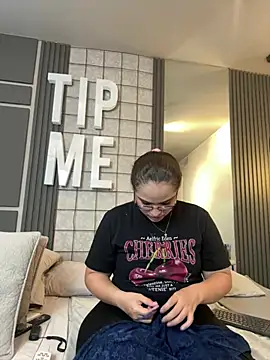 Tayler Kim online show from March 2026 06:47:01 PM