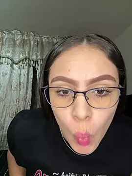 Tayler Kim online show from April 2026 10:16:01 PM