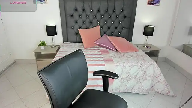 dulce fresa  online show from October 2025 11:59:02 PM